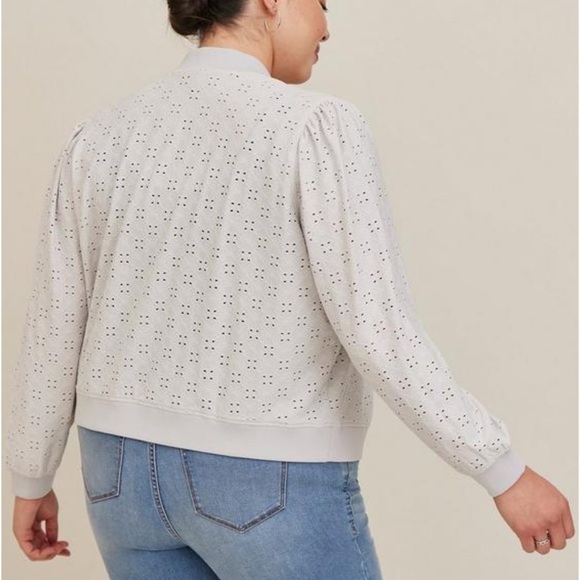Torrid Light Grey Perforated Zip Up Bomber Jacket in Eyelet Stone Size 5X - Picture 3 of 14